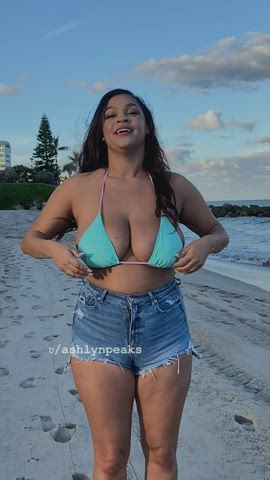 Amateur gigantic melons tits Bouncing breasts Camgirl black MILF Smile tits Porn GIF