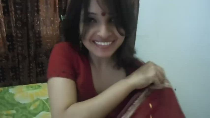 Balls sucking Bangladeshi blowjob Bollywood Desi Hindi Indian Saree blowing Porn GIF