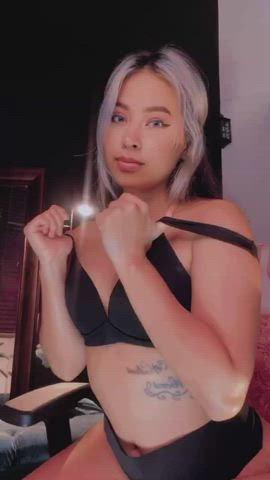 18 Years cougar CamSoda Camgirl MyFreeCams OnlyFans teen breasts Webcam Porn GIF