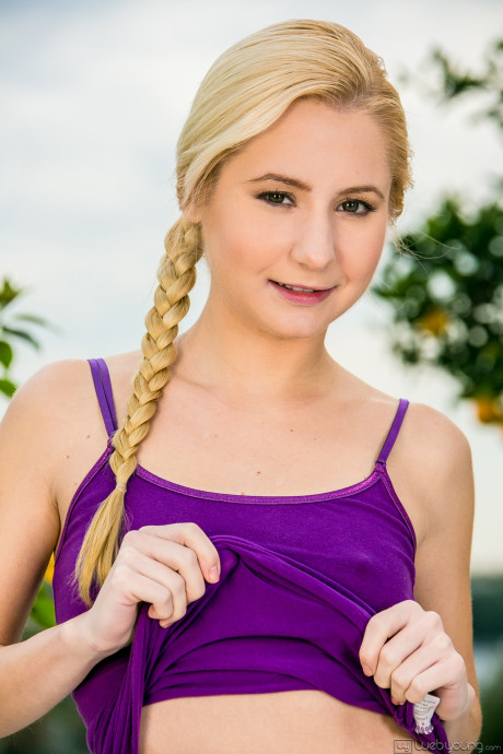 Odette Delacroix Having An Outdoor Undressing Session 15 Pics Porn