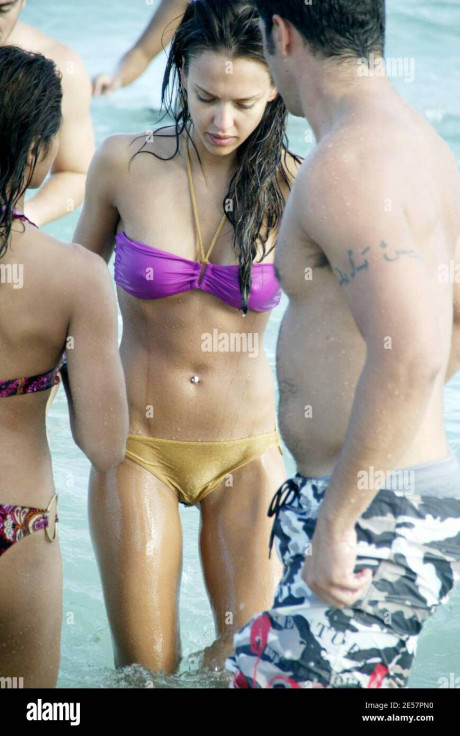 Jessica Alba Bikini High Resolution Stock Photography And Images Alamy