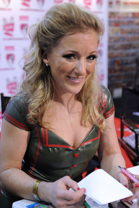 File Dia Zerva At Avn Adult Entertainment Expo 2011 Wikimedia