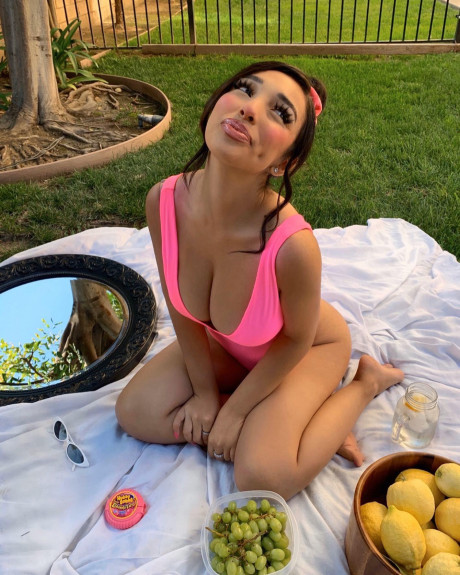 Booty Girl Kiara Marie Rides Strange Hot Porn Pics Best Sex Images And Free Xxx Photos On Porndaltor